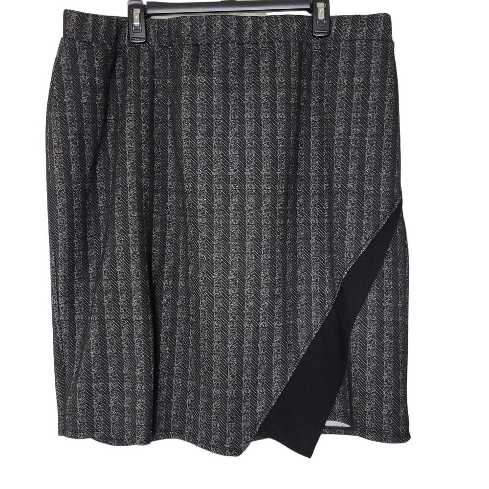 Maurices Gray and Black Asymmetrical Fleece Straight Pencil Skirt Size 3X